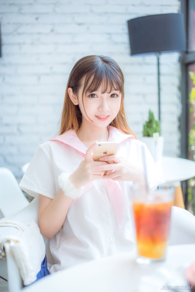 “回援江夏！”陈到冷冷的看了伏德一眼，正看到伏德眼中的愕然，冷哼一声，此刻也顾不了太多，连忙跳上一艘战船，伏德也连忙跟上，现在他终于知道哪里不对了，如果江东兵马之前贸然攻击夏口的话，恐怕会遭殃，但现在……伏德心里默默地松了口气。